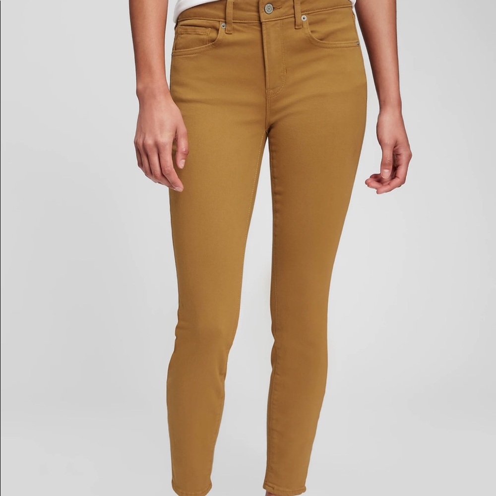 Zara TRAFALUC slim fit Mustard pant/jeans. Size 8-10